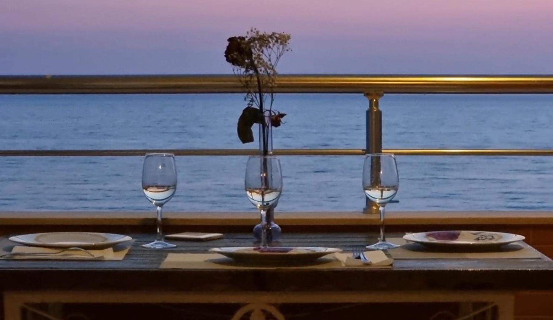 Sunset Seaview Apartment Дуррес Экстерьер фото
